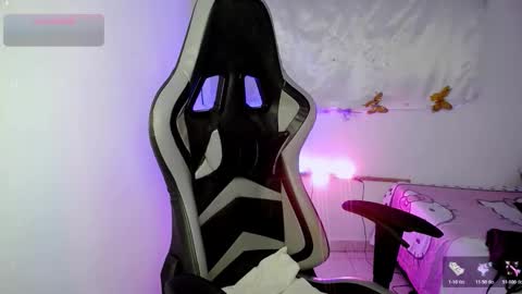 Snapshot of ninatinydoll1 chatting on 11.10.25 ninatinydoll1 online show from 11.10.25