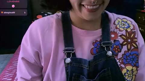 Snapshot of ninayellow chatting on 11.06.25 Nina online show from 11.06.25