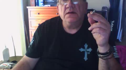 Snapshot of nionios67 chatting on 10.27.25 Dennis online show from 10.27.25