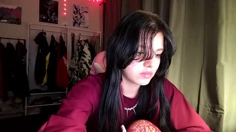Snapshot of nishazenisek chatting on 05.18.26 Alice online show from 05.18.26