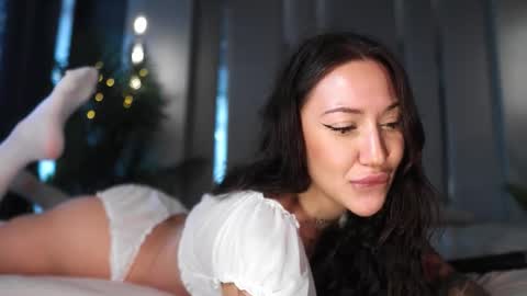 Snapshot of nisuri chatting on 11.04.25 Suri online show from 11.04.25