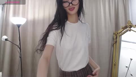 Snapshot of niufrommacau chatting on 10.29.25 Niu online show from 10.29.25