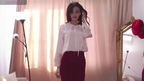 Snapshot of niufrommacau chatting on 10.31.25 Niu online show from 10.31.25