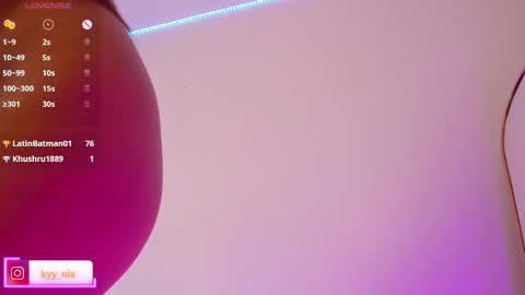 Snapshot of nix_kyy chatting on 10.11.25 Nicki online show from 10.11.25