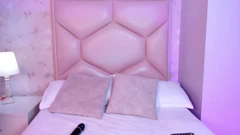 Snapshot of noa_butterfly chatting on 11.02.25 ambarsulliva online show from 11.02.25