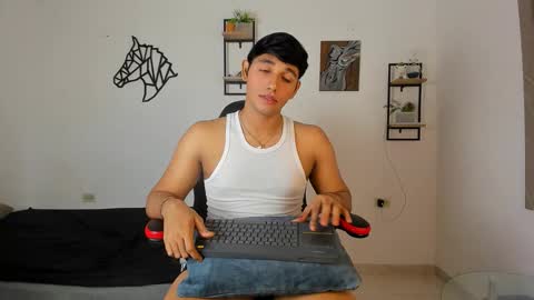 Snapshot of noah_katz chatting on 10.17.25 Noah online show from 10.17.25