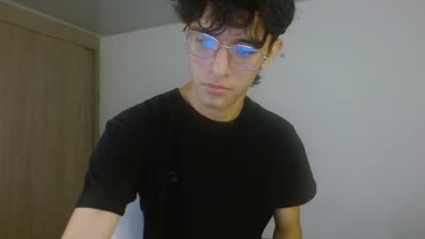 Snapshot of noah_millerx_ chatting on 06.19.26 noah online show from 06.19.26