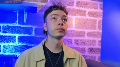 Snapshot of noah_ricci_ chatting on 09.18.25 online show from 09.18.25