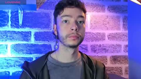 Snapshot of noah_ricci_ chatting on 10.01.25 online show from 10.01.25