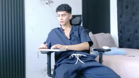 noah tyler  online show from 12.05.25