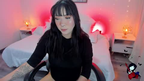 Snapshot of noahcryptic chatting on 10.07.25 Noah online show from 10.07.25