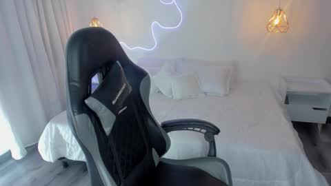 Snapshot of noahcryptic chatting on 11.03.25 Noah online show from 11.03.25