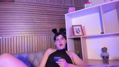 Snapshot of noahwolff_ chatting on 02.11.26 Noah online show from 02.11.26