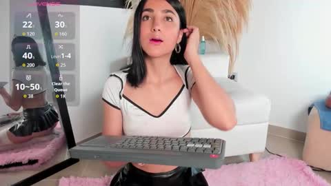 Snapshot of noami_rose chatting on 11.09.25 Noami Rose online show from 11.09.25