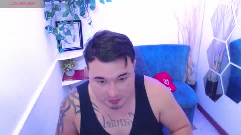 Snapshot of noat_moore chatting on 11.13.25 Noat online show from 11.13.25