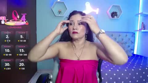 Snapshot of noelia_milfs chatting on 10.27.25 noelia_milfs online show from 10.27.25