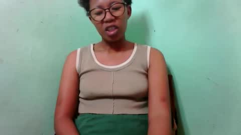 noella711128 online show from 10.13.25