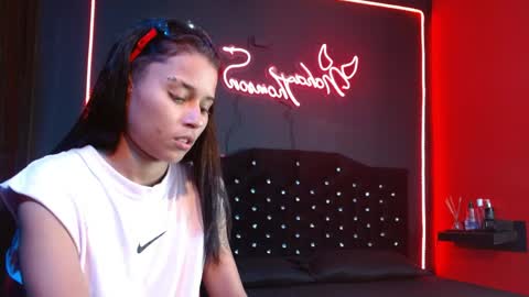 Snapshot of noha_thomson chatting on 04.06.26 Noha Thomson online show from 04.06.26
