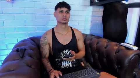 Snapshot of nohanhunter chatting on 10.06.25 nohanhunter online show from 10.06.25