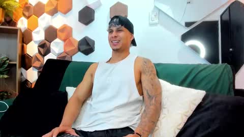 Snapshot of nohanhunter chatting on 10.17.25 nohanhunter online show from 10.17.25