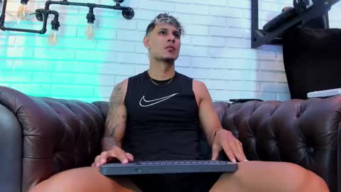 Snapshot of nohanhunter chatting on 10.18.25 nohanhunter online show from 10.18.25