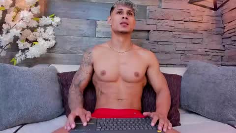 Snapshot of nohanhunter chatting on 10.19.25 nohanhunter online show from 10.19.25