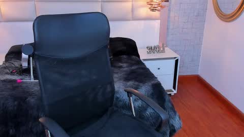 Snapshot of nohemi_louse chatting on 02.12.26 Nohemi online show from 02.12.26