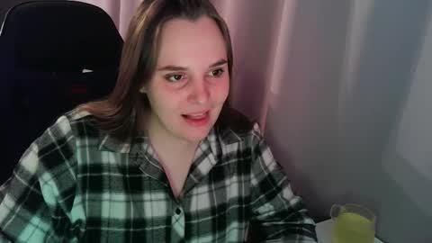 Snapshot of noir_ember_ chatting on 10.22.25 noir_ember_ online show from 10.22.25