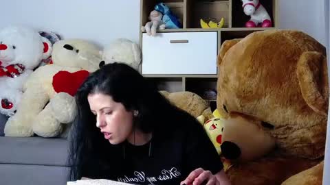 Snapshot of noirbella chatting on 05.22.26 noirbella online show from 05.22.26