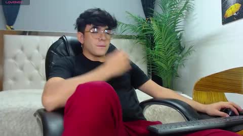 Snapshot of nolan_twink chatting on 09.30.25 Nolan online show from 09.30.25