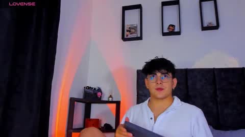 Snapshot of nolan_twink chatting on 10.19.25 Nolan online show from 10.19.25