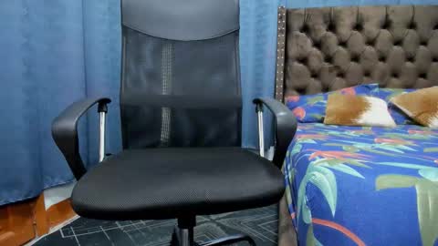 Nolven Gray online show from 09.24.25