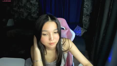 Snapshot of nomibean chatting on 04.18.26 nomi online show from 04.18.26