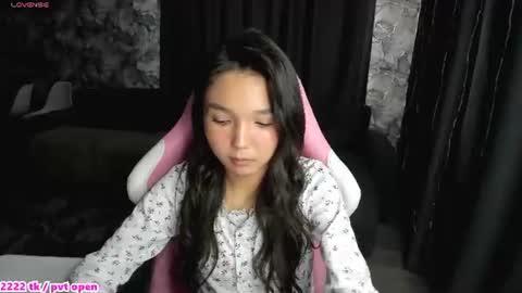Snapshot of nomibean chatting on 06.20.26 nomi online show from 06.20.26