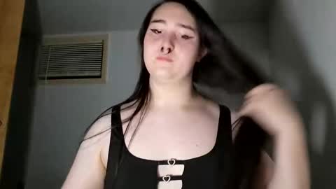 Snapshot of nonbinarybeauty20 chatting on 02.04.26 nonbinarybeauty20 online show from 02.04.26