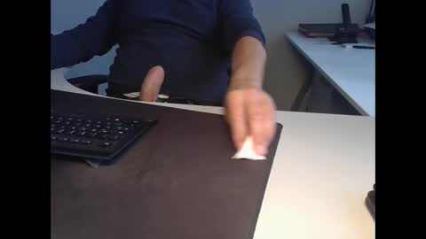 Snapshot of nonsequiture chatting on 10.12.25 Ralle online show from 10.12.25