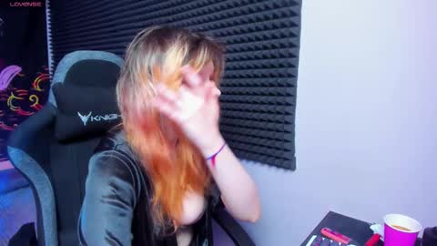 Snapshot of nora_lovvv chatting on 10.03.25 Nora online show from 10.03.25