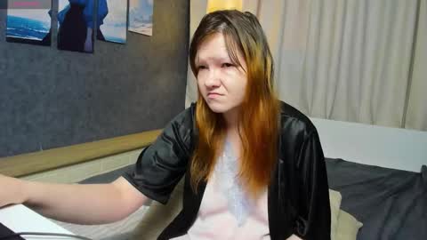 Snapshot of nora_lovvv chatting on 11.11.25 Nora online show from 11.11.25