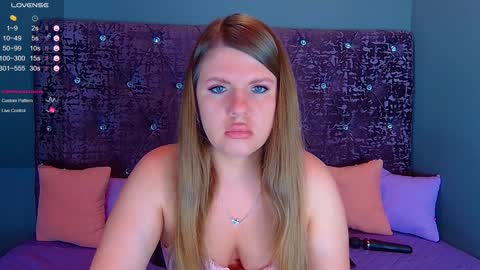 Snapshot of norabigas chatting on 01.22.25 Nora online show from 01.22.25