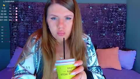 Snapshot of norabigas chatting on 02.10.25 Nora online show from 02.10.25