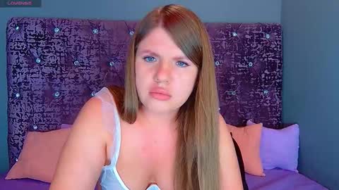 Snapshot of norabigas chatting on 02.11.25 Nora online show from 02.11.25