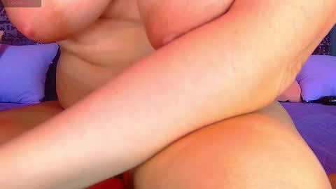 Snapshot of norabigas chatting on 09.09.25 Nora online show from 09.09.25