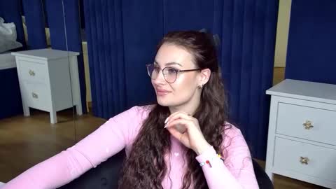 NoraFoxes online show from 01.12.26