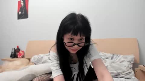 nora  online show from 10.03.25