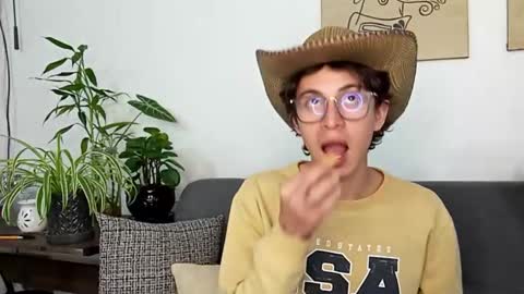 Snapshot of norehg__ chatting on 10.15.25 Norehg online show from 10.15.25