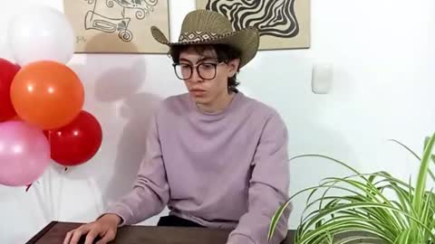 Snapshot of norehg__ chatting on 11.04.25 Norehg online show from 11.04.25