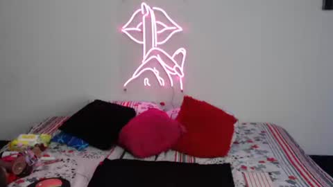 Snapshot of normaa22 chatting on 10.22.25 Norma online show from 10.22.25