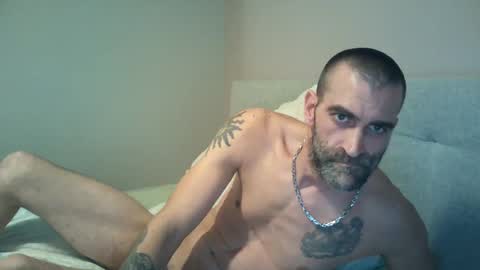 Snapshot of not4one chatting on 02.09.25 not4one online show from 02.09.25