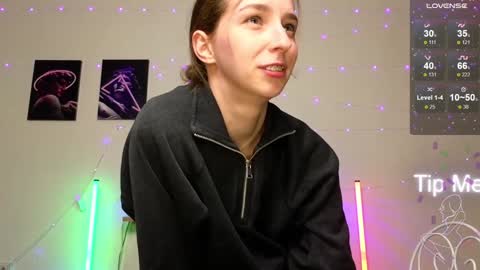 Hello My name is Helene NTMU  Finger up if u like what u see online show from 02.05.25