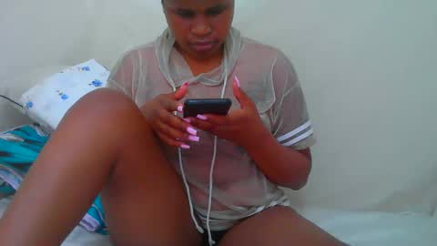 Snapshot of notoy1 chatting on 10.01.25 notoy1 online show from 10.01.25